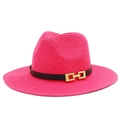Dettaglio del cappello di paglia rosa con nastro nero e fibbia in metallo dorato - Rosa Rosso