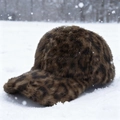 Berretto da baseball in pelliccia leopardata sulla neve per calore invernale - Taglia unica / Caffè Chiaro
