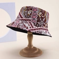 Vissershoed met paisley bloemenprint in bordeaux en beige op houten standaard - Wijnrood Donkerpaars Bloemen Stijl (BB-04)
