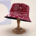 Cappello a secchiello reversibile bordeaux con motivi floreali su supporto in legno - Floreale Geometrico Bordeaux