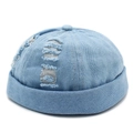 Lichtblauwe denim dockerpet met distressed gaten en opgerolde rand voor dames en heren - Lichtblauw