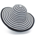 Chapeau de soleil à large bord pour femme à rayures noires et blanches et motif ondulé - Noir