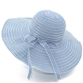 Cappello da sole in paglia a tesa larga da donna con strisce blu e bianche e fiocco - Blu