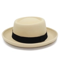 Dettaglio cappello boater in lana beige con nastro in gros-grain nero e tesa orlata - Beige