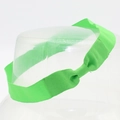 Detailansicht des hellgrünen Haarbands aus Rippstoff mit Schleife auf einem Display - Hellgrün (18#)