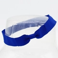 Detail eines dunkelblauen Haarbands mit Ripsbandschleife auf transparentem Kopf - Dunkelblau (7#)