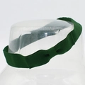 Dettaglio dell'accessorio con fiocco in nastro grosgrain verde scuro su un modello testa - Dark Green (4#)