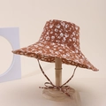 Dettaglio cappello parasole floreale color caramello con tesa larga e laccio sottogola - Piccolo Floreale Bianco Caramello (6#)