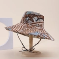 Dettaglio cappello da sole bohémien con tesa larga e cinturino regolabile - Stampa Etnica Vintage (10#)
