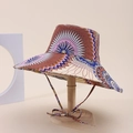 Dettaglio di un cappello da sole boho a tesa larga con motivi e cinturino antivento - Bohemien Marrone Arancio Blu (24#)