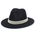 Eleganter schwarzer Fedora-Hut mit breiter Krempe und dreireihiger Perlenband-Verzierung - Dreireihig gewebter Perlen-Stil