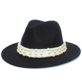Eleganter schwarzer Fedora mit breiter Krempe, weißem Band und Perlenverzierungen - Dicht besetzter Perlenband-Stil
