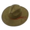 Nahaufnahme von olivgrünem Wildlederhut mit braunem Lederband und eleganter Quaste - Einheitsgröße / Armeegrün