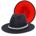 Zwarte fedora jazzhoed met rode voering en dubbele rij parelband voor dames en heren - Zwart Rood Contrast Dubbele Rij Parels Stijl