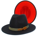 Detail van fedora hoed met zwarte buitenkant rode binnenkant en olijfkleurige geweven band - Zwart Rood Contrast Geweven Band Stijl