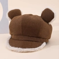 Simpatico berretto di peluche marrone con orecchie d'orso e bordo in ecopelliccia - Taglia unica / caffè