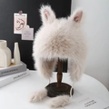 Grazioso cappello di peluche bianco panna con orecchie di coniglio e pompon decorativi - Taglia unica / Orecchie Beige