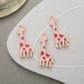 Charmante roze giraffe emaille hangers met rode vlekken en goudlaag voor DIY-sieraden maken - Roze