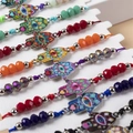 Bunte gewebte Hamsa-Hand-Armbänder mit Evil-Eye-Anhängern und facettierten Perlen - Mehrfarbige Hand der Fatima Perlenarmbänder