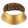 Goldenes mehrlagiges Metall-Halsband im afrikanischen Stil mit gemustertem Innenfutter - Gold Außen/Braun Monogramm Innen