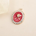 Ovaler Anhänger aus Goldlegierung mit roter Emaille-Rose und glitzernden Strasssteinen - Rote Ovale Strass Rose