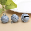Trois cloches artisanales rondes en métal bleu gris avec boucle et fini brillant - Gris