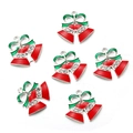 Detailweergave van zes zilveren kerstbelbedeltjes met rood en groen emaille en strassteentjes - Zilveren Rand Dubbele Bel Hanger