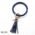 Detailansicht des PU-Leder Schlüsselanhängers mit blauem Leopardenmuster und Quaste in Gold - Blauer Leopardenmuster Quastenstil (B32-0204)