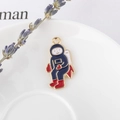 DIY Astronauten-Anhänger für Schmuck in Dunkelblau emailliert mit Gold-Metall-Finish - Blauer Astronaut (AK4204)