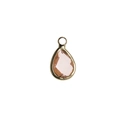 Vue macro d'un pendentif en cristal en goutte avec bordure dorée pour bijoux DIY - Rose