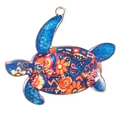 Makroaufnahme vom bunten Schildkrötenanhänger mit Mandala-Muster und Legierungsring - Meeresschildkröte Muster (AL0102)