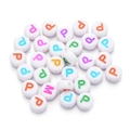 7mm weiße Acryl-Buchstabenperlen Buchstabe P mit bunten Aufdruck für DIY Schmuck - Buchstabe P / 100 Stück (7mm) / Weiß (Mehrfarbige Buchstaben)