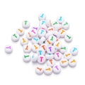 7mm weiße Acrylperlen mit buntem Buchstaben T für DIY-Schmuckherstellung - Buchstabe T / 100 Stück (7mm) / Weiß (Mehrfarbige Buchstaben)