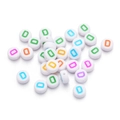 Weiße 7mm Acrylperlen mit buntem Buchstaben D für die DIY Schmuckherstellung - Buchstabe D / 100 Stück (7mm) / Weiß (Mehrfarbige Buchstaben)
