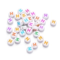 7mm runde weiße Acryl-Alphabet-Perlen mit buntem Buchstaben H für DIY-Schmuckherstellung - Buchstabe H / 100 Stück (7mm) / Weiß (Mehrfarbige Buchstaben)
