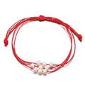 Detailopname van verstelbare rode gevlochten armband met natuurlijke zoetwaterparels - Rood