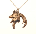 Wolfskopf-Halskette in Antik-Bronze-Finish mit detailliertem Relief-Design am Anhänger - Links Antikgold