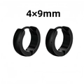 Dettaglio di orecchini punk 4x9mm in acciaio inossidabile nero con punta - Huggie Nero Lucidato Stile