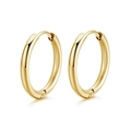 Detailansicht polierter goldener Creolen mit sicherem Scharnierverschluss für Damen - Minimalistischer Kreis-Stil / Gold