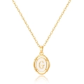 Collier avec pendentif lettre G doré minimaliste et émail blanc sur une médaille ovale - Lettre G