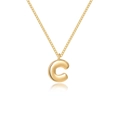Detailopname van de gouden letter C hanger met een hoogglans gepolijste metalen afwerking - Letter C / Goud