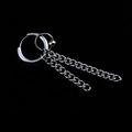 Détail de boucle d'oreille chaîne argentée avec fermoir anneau et perle sur fond noir - Combo de Chaîne de Tank (Style-23)