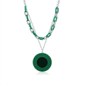 Dettaglio della collana d'argento a doppio strato con catena verde e ciondolo smaltato - Stile Smalto Rotondo Catena a Contrasto (0373-1)