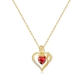 Detailopname van 18K gouden hart hanger met rode edelsteen en roos ontwerp - Januari
