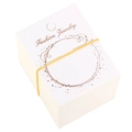 Stapel weißer Schmuckkarten mit goldenem Fashion Jewelry Aufdruck und praktischer Aufhängung - Weißer Fashion Jewelry Logo-Stil