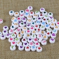 Runde Acryl-Buchstabenperlen mit bunten Buchstaben und Herzen für DIY-Schmuck - Weiße Acryl Buchstabenperlen (4775-P0505)