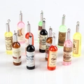 Dijes de botellas de licor en miniatura de resina colorida para la creación de joyas DIY - Estilo de Contenedor de Licor de Simulación (9118-AP0704)