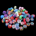 Gros plan de perles colorées en pâte polymère aux motifs variés pour bijoux DIY - Style Imprimé Mixte (9119-AQ0801) / 50 Pièces / Multicolore