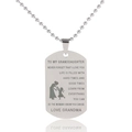 Détail du collier dog tag en acier inoxydable avec texte gravé pour petite-fille en argent - Collier de Famille Love Grandma