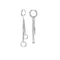 Details von silbernen asymmetrischen Quastenohrringen mit Punkkette und Spike-Elementen - Industrial Doppelring Spike Ohrringe